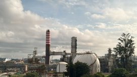 Kilang Balikpapan dari kejauhan (Pertamina).