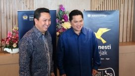 Boy Thohir dan Erick Thohir di kantor pajak. (Foto: Merdeka.com)