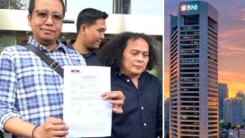 Koordinator Koalisi Sipil Selamatkan Tambang (KSST), Ronald Loblobly dan Gedung BNI.