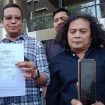 Deolipa Yumara (sebelah kanan) saat melaporkan Jampidsus Kejagung ke KPK (Sumber: RMOL)