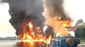 Dua kapal tunda atau tugboat terbakar di daerah aliran Sungai Barito, Kalimantan Tengah (Berita Satu)