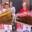 Relawan Mas Tri Bersama Pemain Angklung (Istimewa)