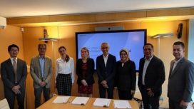 Eks Direktur Strategi dan Pengembangan Bisnis PGN, Heru Setiawan (keempat dari sebelah kanan), Direktur Keuangan Pertamina, Emma Sri Martini (ketiga dari sebelah kanan), Eks Dirut PGN) M Haryo Yunianto(kedua dari sebelah kanan) (Foto: PGN).
