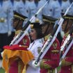 Tim Paskibraka Membawa Bendera di Upacara 17 Agustus di IKN (AP Photo)