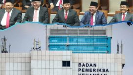 Anggota BPK terpilih dari kanan ke kiri: Fathan, Daniel Lumban Tobing, Budi Prijono. Bobby Adhityo Rizaldi, dan Akhsanul Khaq. (Diolah)