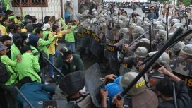 Pihak Polrestabes Semarang, masih melakukan inventarisasi korban demo Jateng Bergerak, di Balai Kota Semarang, Senin (26/8). (Nur Chamim/Jawa Pos Radar Semarang).