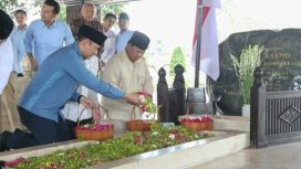 Sejumlah politik ziarah ke makam Soekarno (Foto: demokrat.or.id).