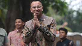 Aktris Raffi Ahmad tiba di Jalan Kartanegara, Jakarta, Selasa (15/10/2024). (CNBC Indonesia/Faisal Rahman)