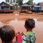 Air tercemar di Sulawesi karena tambang nikel. (Sumber: mongabay.co.id)