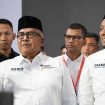 Calon Gubernur Aceh Bustami Hamzah sebut 'Mereka Gak Sekolah' memicu kritik.