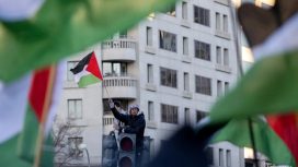 Pengibaran Bendera Palestina (Doc. AFP)
