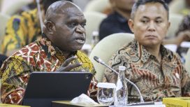 Menteri HAM Natalius Pigai Rapat Kerja dengan Komisi VIII DPR (ANTARA Foto)