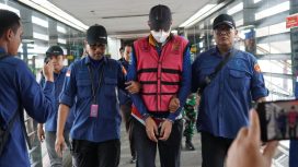 Tim penyidik Pidsus Kejagung menangkap mantan pejabat PT Timah, Alwin Albar, tersangka korupsi timah Rp300 triliun. (Indonesiawatch.id/Dok. Kejagung)
