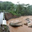 Jembatan di Kecamatan Simpenan terputus akibat banjir di Sukabumi, Jabar. (Indonesiawatch.id/Dok. BNPB)