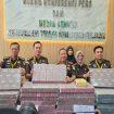 Uang ratusan miliar dari Rp1 triliun lebih yang disita Kejagung yang penyitaannya dipraperadilan oleh 7 tersangka korporasi hingga pemilik PT Duta Palma Group. (Indonesiawatch.id/Dok. Kejagung)