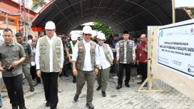 Kepala BNPB, Suharyanto, mengunjungi lokasi pembangunan gedung Pusdalop BNPB NTB. (Indonesiawatch.id/Dok. BNPB)