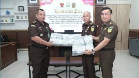 Uang sejumlah US$1,4 juta yang berhasil disita Kejati Lampung terkait kasus dugaan korupsi PI 10% terkait WK OSES.(Indonesia.id/Dok. Kejati Lampung)