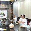 Pj Gubernur Aceh, , Safrizal ZA, menerima audiensi jajara  teras PT Pembangunan Aceh (PEMA). Ia mengatakan,  mendukung pengembangan panas bumi Seulawah Agam. (Indonesiawatch.id/Dok Pemprov Aceh)