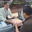 JPU menyerahkan berkas perkara 3 hakim PN Surabaya di PN Tipikor Jakarta untuk disidangkan. (Indonesiawatch.id/Dok. Kejagung)