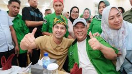 Raffi Ahmad berfoto dengan Ruksamin. (Indonesiawatch.id/Ist)