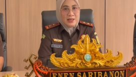 Kajati NTB, Enen Saribanon, menyampaikan keterangan perkembangan pemeriksan berkas pelecehan seksual tersangka IWAS alias Agus. (Indonesiawatch.id/Dok. Kejati NTB)