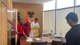 Penyidik Kejati Jakarta menggeledah salah satu ruangan di Disbud Daerah Khusus Jakarta terkait dugaan korupsi Rp150 miliar. (Indonesiawatch.id/Dok. Kejati Jakarta)