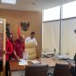 Penyidik Kejati Jakarta menggeledah salah satu ruangan di Disbud Daerah Khusus Jakarta terkait dugaan korupsi Rp150 miliar. (Indonesiawatch.id/Dok. Kejati Jakarta)