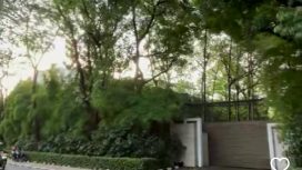 Bagian depan rumah yang disebut terbesar di wilayah Senayan, Jakarta. (Indonesiawatch.id/Ist)