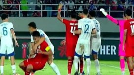 Laga Indonesia vs Filipina di Stadion Manahan, Solo. Indonesia kembali terpaksa bermain 10 pemain karena Ferrari dikartu merah. (Indonesiawatch.id/Ist)