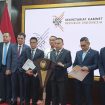 Para anggota DPR RI bertemu dengan Presiden Prabowo Subianto untuk membahas tentang implementasi kebijakan penerapan Pajak Pertambahan Nilai (PPN) 12% di Istana Negara, (05/12).