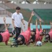 Shin Tae-yong saat memimpin latihan. PSSI memecat Shin sebagai pelatih Timnas Sepak Bola Indonesia. (Indonesiawatch.id/Dok. PSSI)