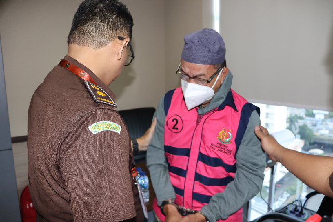 Plt Kabid Pemanfaatan pada Dinas Kebudayaan Provinsi DKI Jakarta, Mohamad Fairza Maulana (MFM) ditahan. (Indonesiawatch.id/Dok. Kejati DK Jakarta)