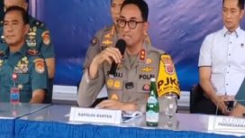 Kapolda Banten, Kapolda Banten, Irjen Pol. Suyudi Ario Setio, menyampaikan keterangan penerimaan laporan di Polsek Cinangka. (Indonesiawatch.id/Ist)