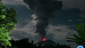 Gujung Ibu erupsi. (Indonesiawatch.id/Dok. BNPB)