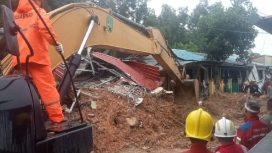 Tim SAR mencari korban tertimbun longsor di Kelurahan Tiban Batu, Kecamatan Sekupang, Kota Batam, Kepulauan Riau. (Indonesiawatch.id/Dok. BNPB)