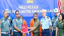Puspomal menyerahkan 3 tersangka oknum TNI AL penembakan bos rental mobil di Rest Area KM 45 Tol Jakarta-Merak kepada Oditur Militer 207 Jakarta. (Indonesiawatch.id/Screenshot Metrotv)