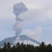 Erupsi atau letusan Gunung Ibu di Kabupaten Halmahera Barat. (Indonesiawatch.id/Dok. BNPB)