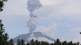 Erupsi atau letusan Gunung Ibu di Kabupaten Halmahera Barat. (Indonesiawatch.id/Dok. BNPB)