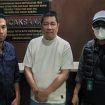 Dirut PT CIS Resources, IB (kaus putih), usai dicokok Tim Intelijen Kejagung di Senayan City, Jaksel, terkait korupsi pembiayaan transportasi batubara. (Indonesiawatch.id/Dok.Kejagung)