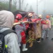 Tim SAR Gabungan mengevaluasi 1 jenazah korban tanah longsor di Pekalongan, Jateng. (Indonesiawatch.id/Dok. BPBD Pekalongan)