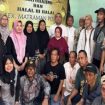 Acara halal bihalal eks pekerja Pasar Pramuka Pojok dengan Paiman Raharjo. (Istimewa).