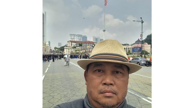 Koordinator Masyarakat Anti Korupsi Indonesia (MAKI)
Boyamin Bin Saiman mencari Riza Chalid di Malaysia (Foto: Ist.)