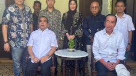 Prof Paiman Raharjo dan Presiden ke-7 RI, Joko Widodo. (Foto: murianetwork.com)