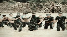 TNI di tengah bencana banjir Sumatera.