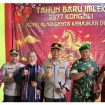 Kapolres Metro Depok Kombes Pol Abdul Waras (tengah) dan jajaran bersama pengurus Kong Miao Genta Kebajikan Pancoran Mas. (Sumber: Diskominfo Depok)