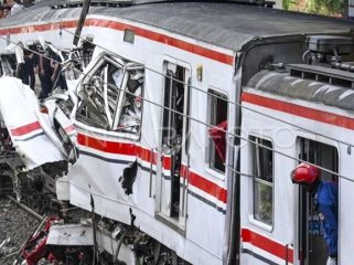 Kecelakaan KRL Commuterline dan KA Argo Bromo Anggrek. Sumber: ANTARA FOTO/Galih Pradipta