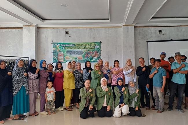 Tim dosen bersama mahasiswa Program Studi Gizi dan Fakultas Kedokteran UPN “Veteran” Jakarta melaksanakan kegiatan pengabdian kepada masyarakat berupa edukasi gizi dan pelatihan pemanfaatan pangan bagi kelompok tani di Depok. (Ist.)